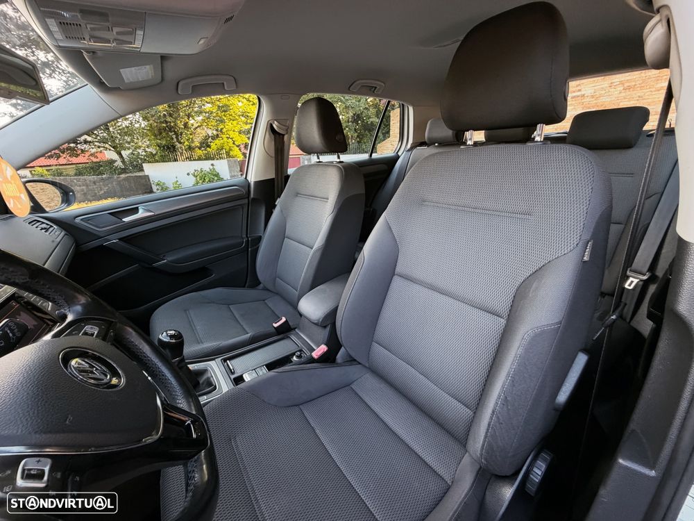 VW Golf 1.6 TDi DPF Highline - 12