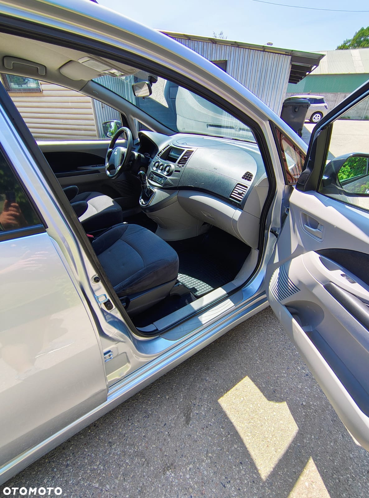 Mitsubishi Grandis - 8