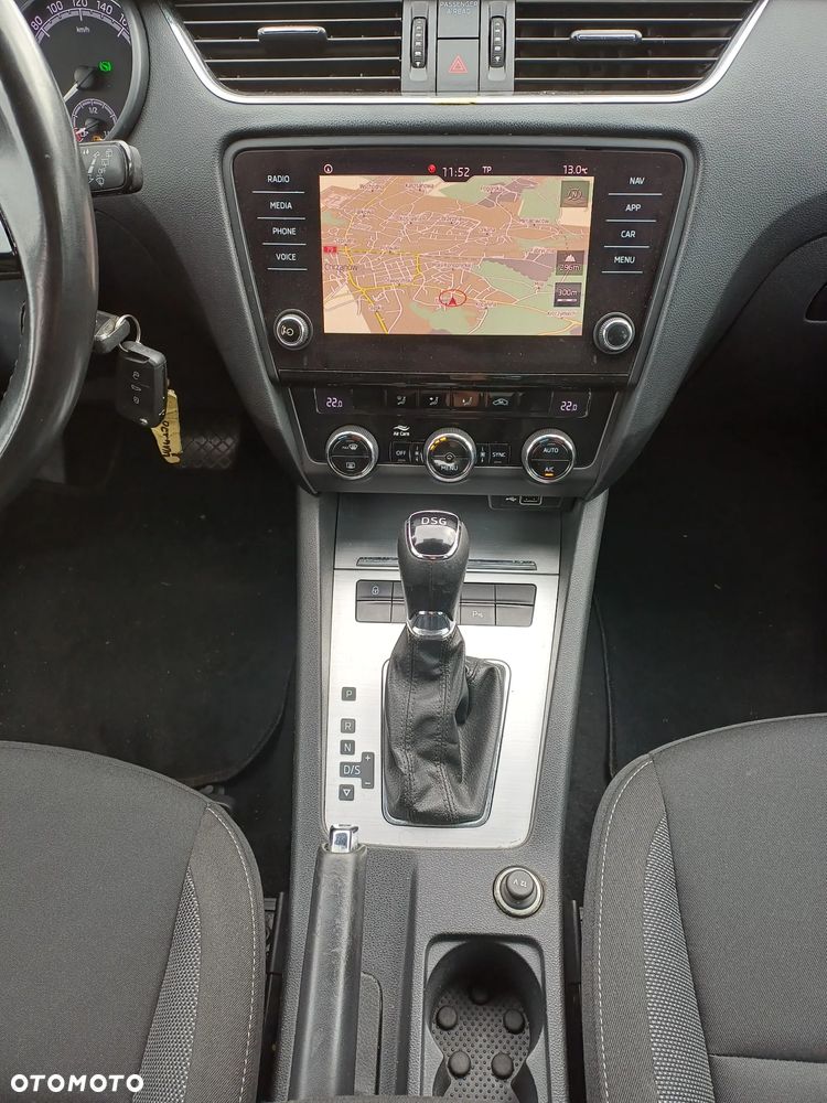 Skoda Octavia 1.6 TDI DSG Clever - 24