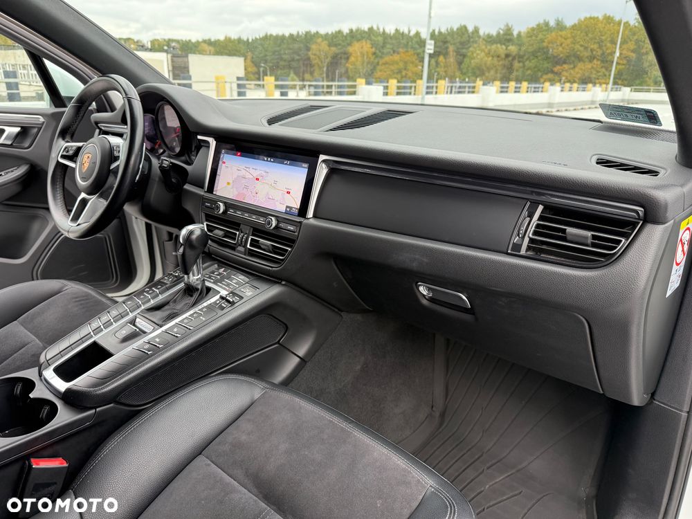 Porsche Macan - 25