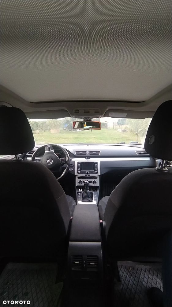Volkswagen Passat 1.6 TDI Comfortline - 8
