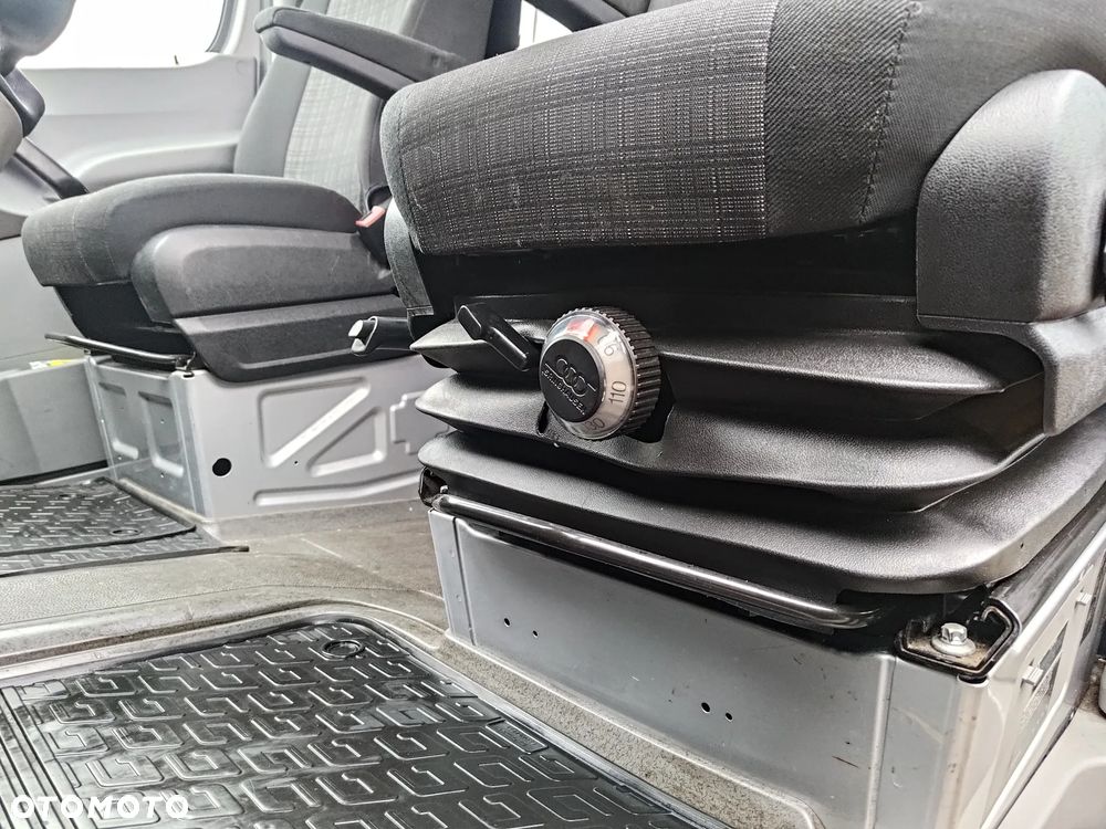 Mercedes-Benz Sprinter - 13