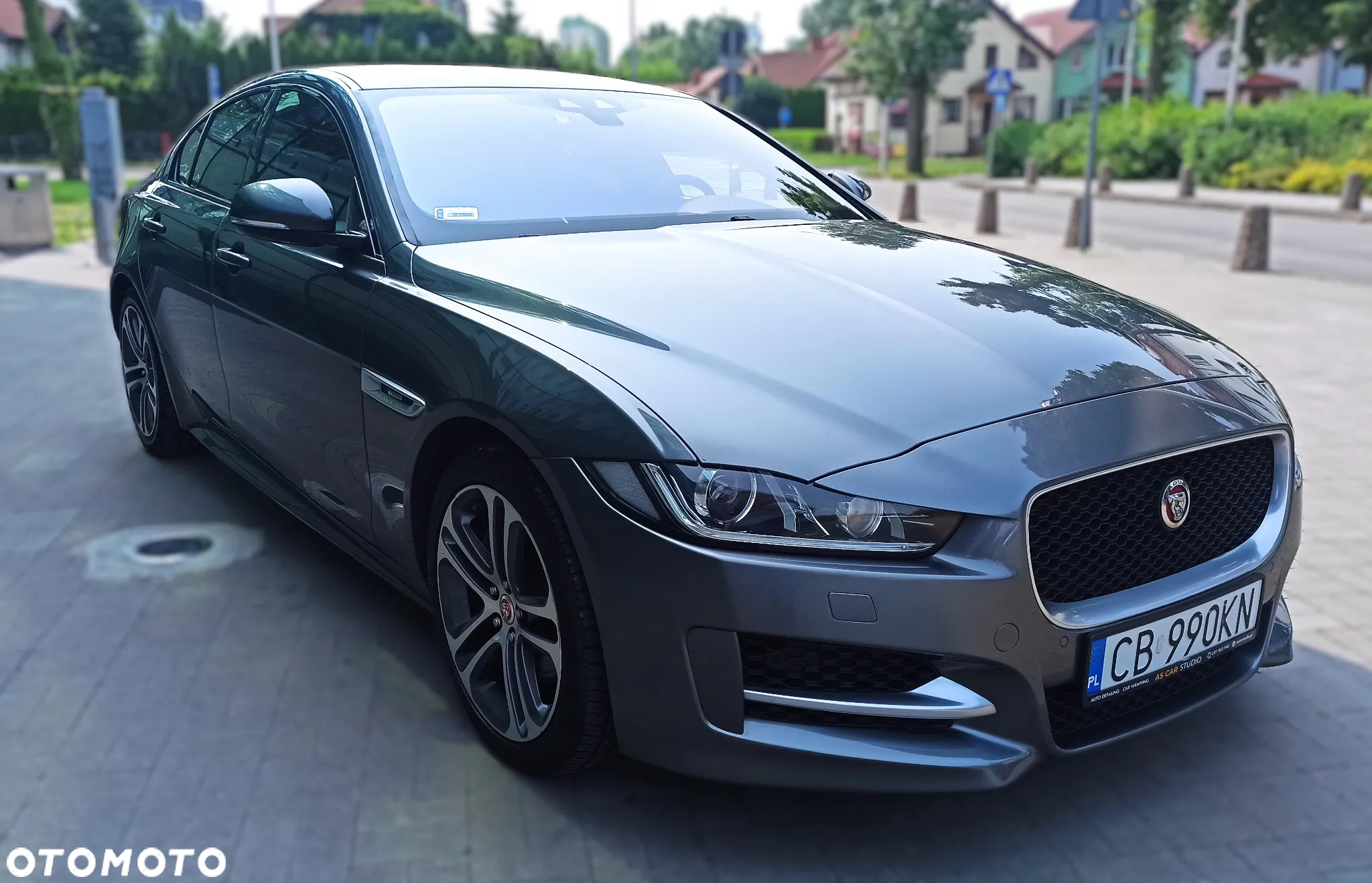 Jaguar XE 2.0 D R-Sport - 4