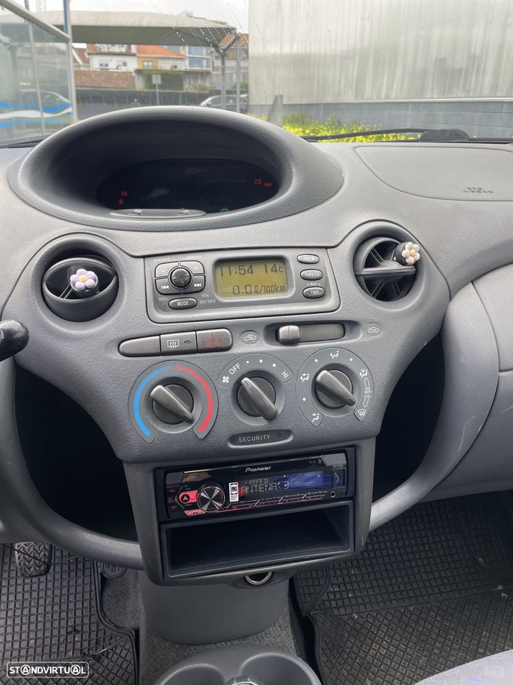 Toyota Yaris 1.0 Base - 8