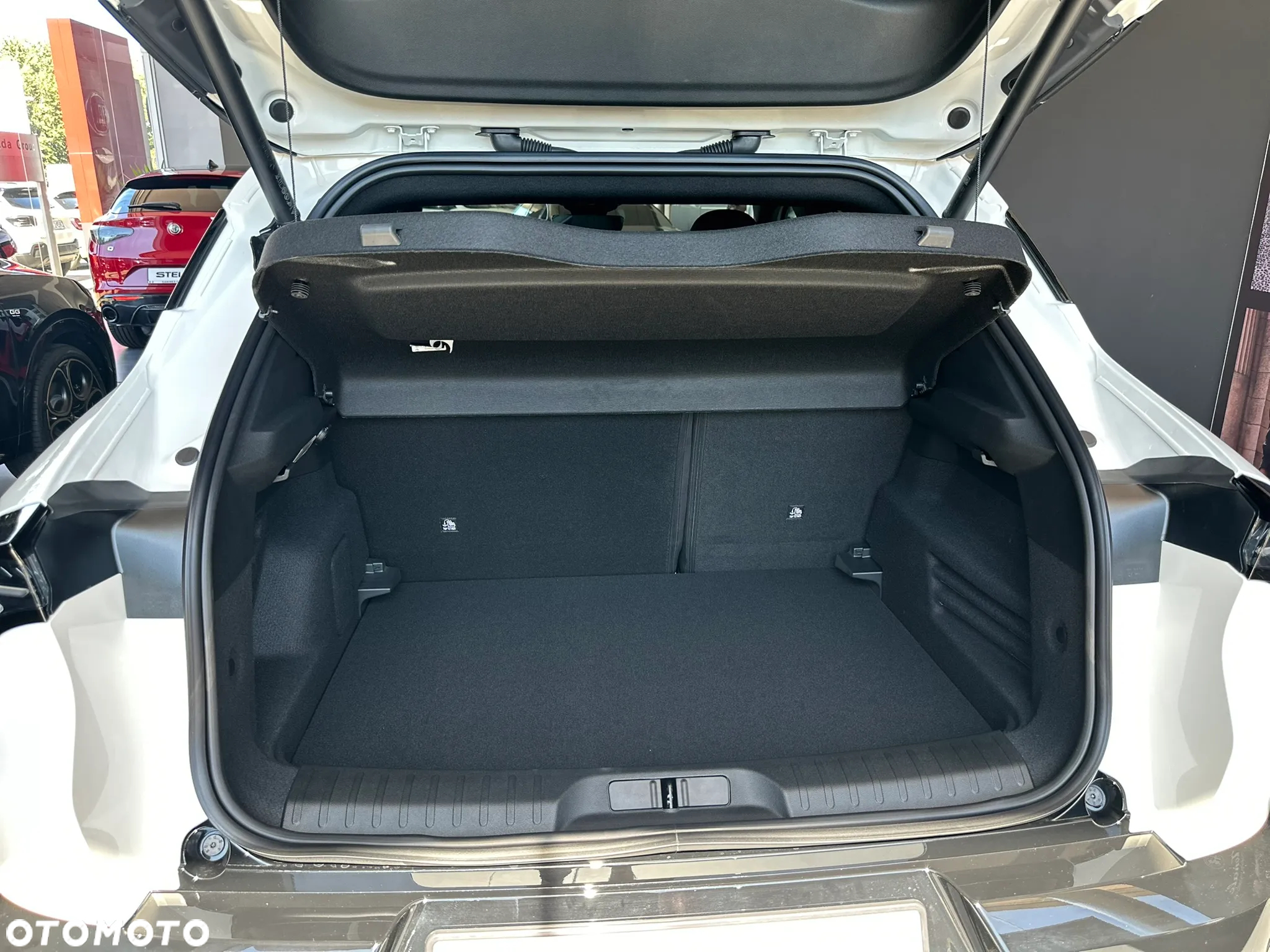 Alfa Romeo Junior 1.2 mHEV Ibrida Q4 eDCT - 11