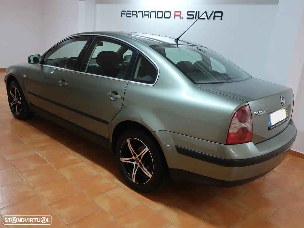 VW Passat 1.9 TDi Confortline - 1