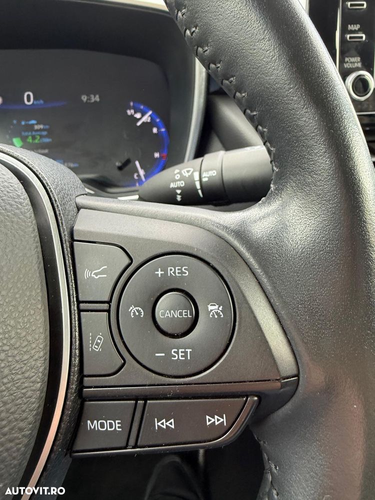 Toyota Corolla Sedan 1.8 HSD Dynamic - 12