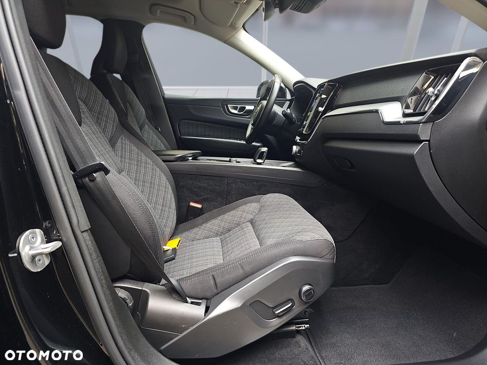 Volvo XC 60 B4 B Essential - 11