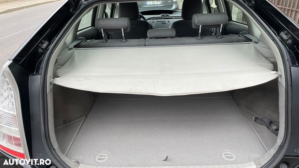 Toyota Prius (Hybrid) Luna - 11