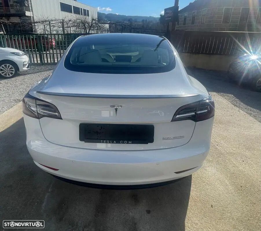 Tesla Model 3 - 7