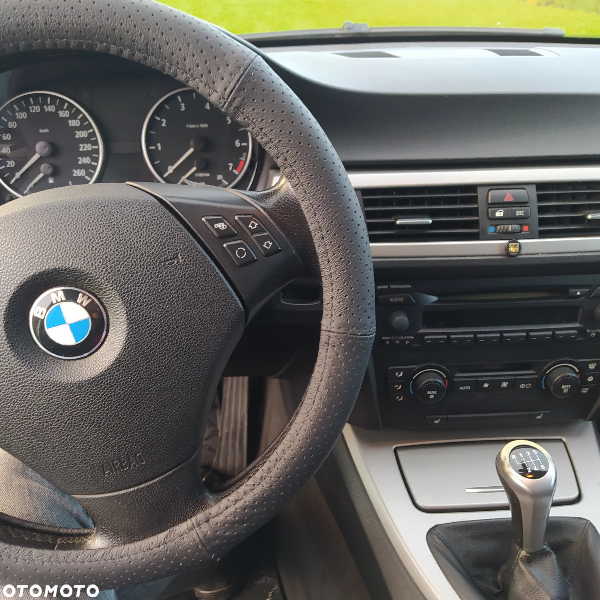 BMW Seria 3 318i Touring - 10