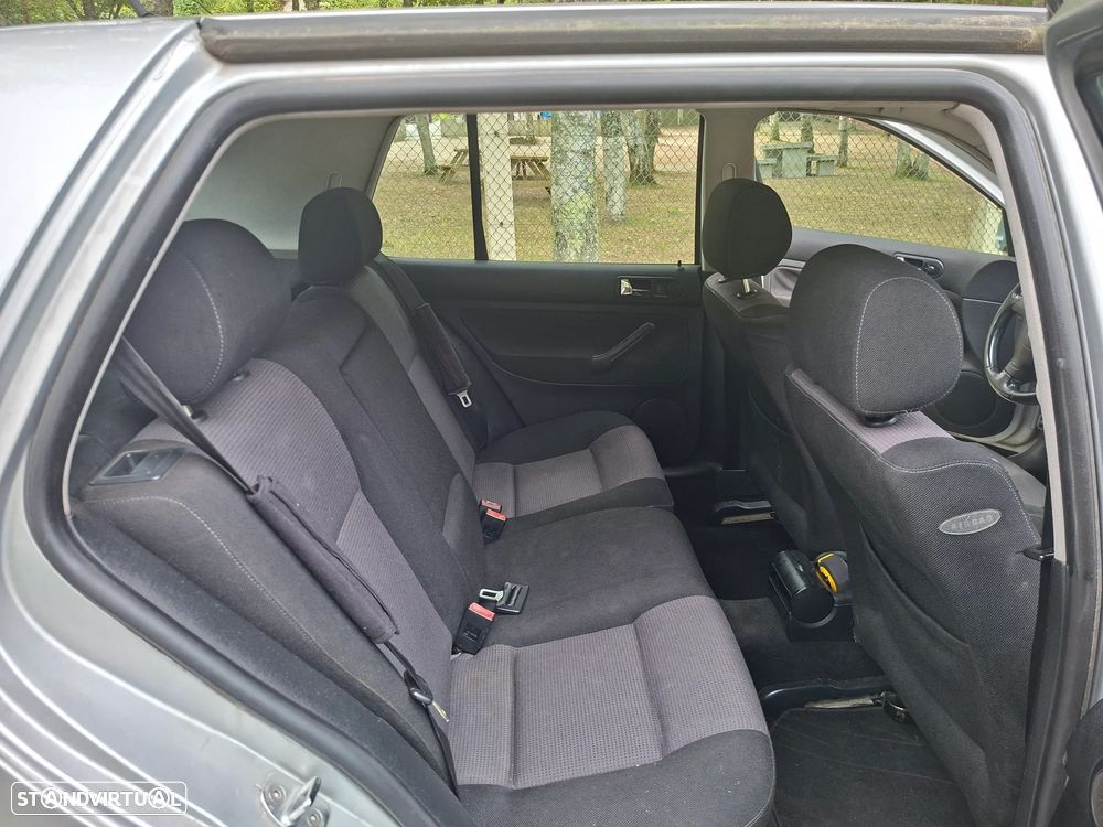 VW Golf 1.9 TDi 25 Anos - 9