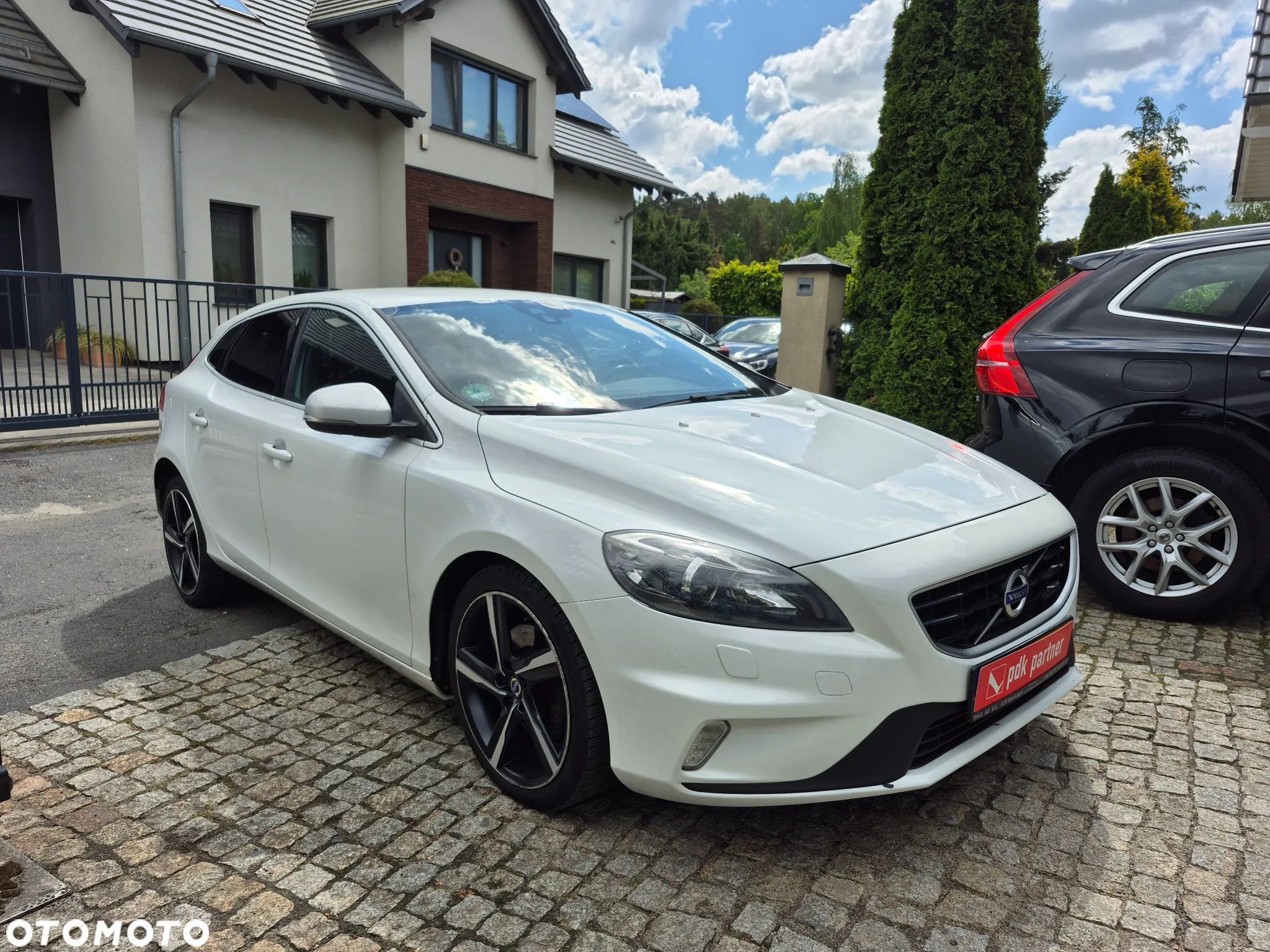Volvo V40 D2 Drive-E R-Design Momentum - 1