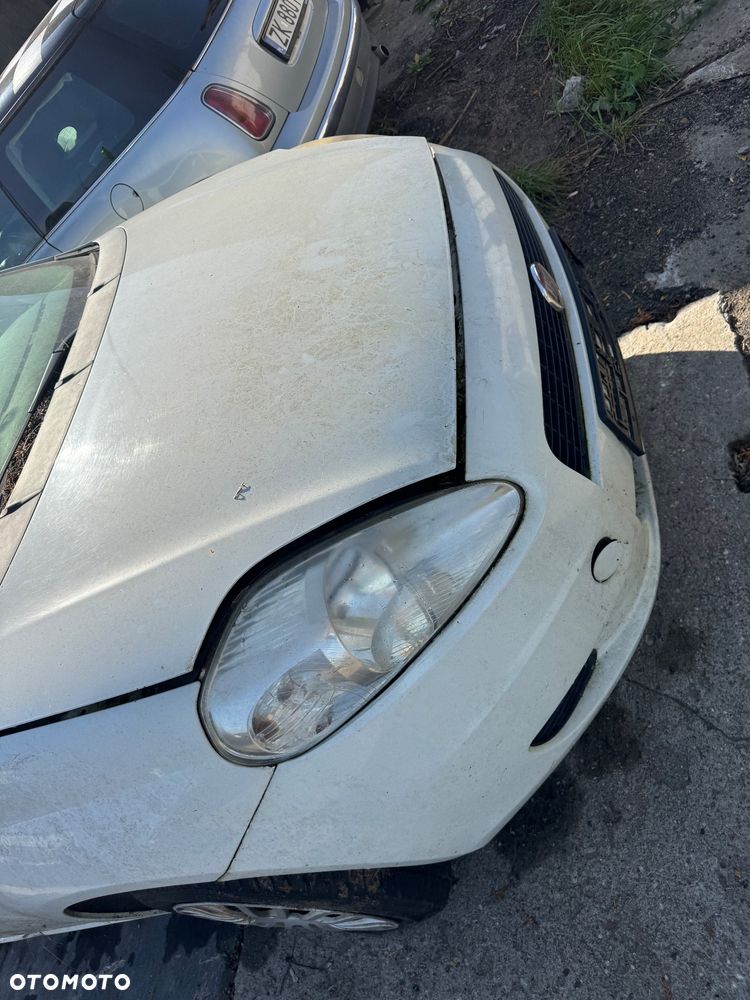 Fiat grande punto  249 biały białe drzwi prawe lewe maska pas przedni lampa lampy przednie tylnie prawa lewa zderzak przód przedni sanki kołyska zderzak tył tylni  pas przedni z chłodnicami - 2