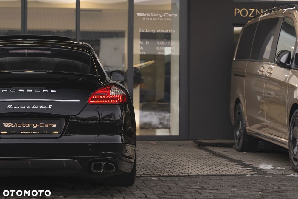 Porsche Panamera Turbo PDK - 18