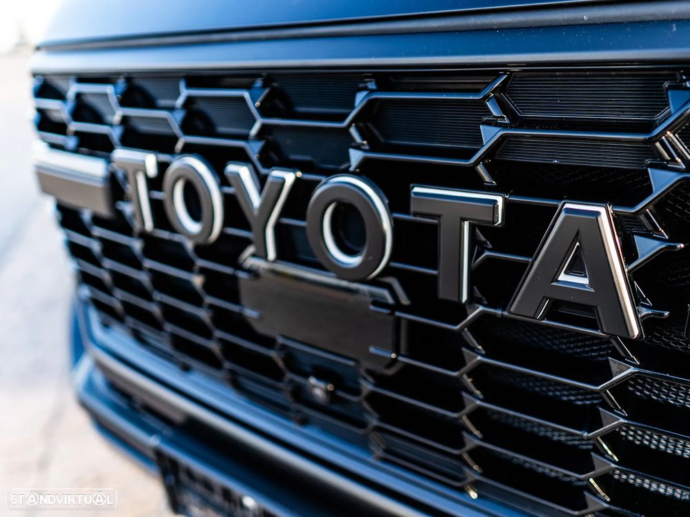 Toyota Land Cruiser - 32
