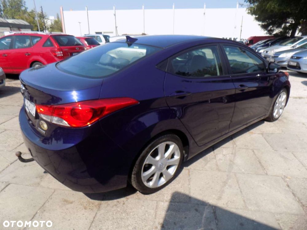 Hyundai Elantra - 5