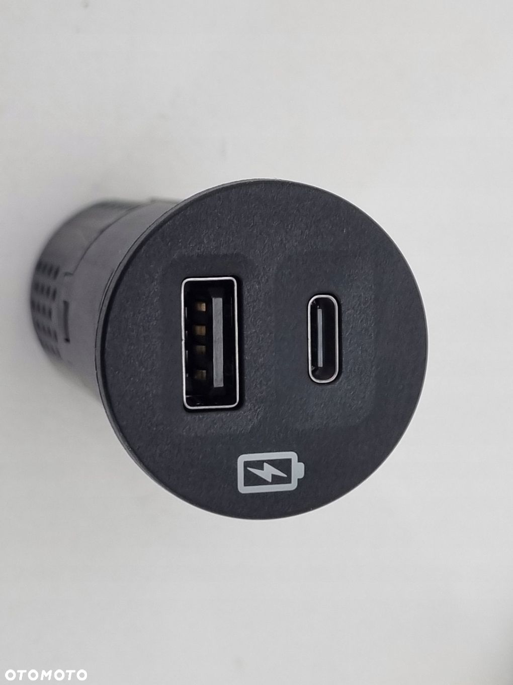 FORD RANGER 6 VI GNIAZDO PORT USB HUB 22- N1WT-19J211-AB - 1