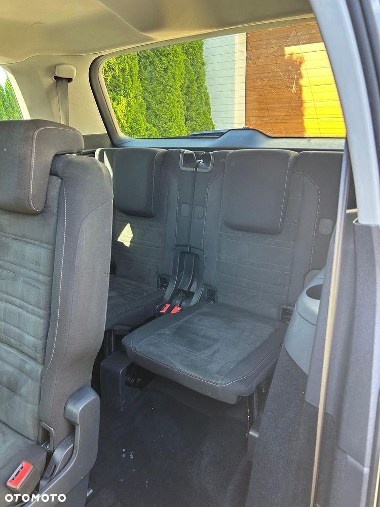 Volkswagen Touran 2.0 TDI SCR DSG ACTIVE - 19