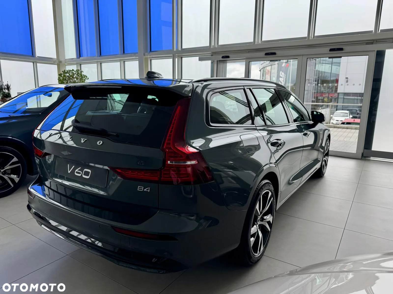 Volvo V60 B4 B Plus Dark - 9
