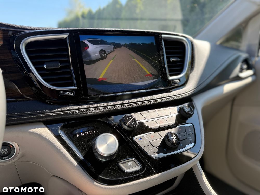 Chrysler Pacifica - 21
