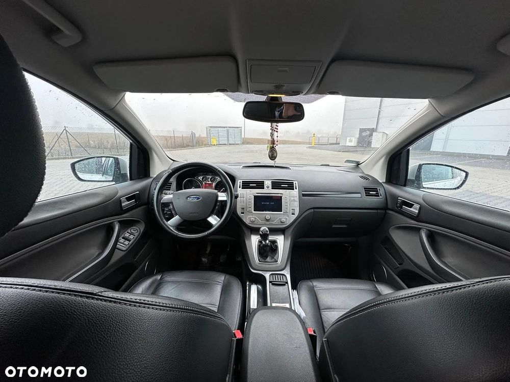 Ford Kuga 2.0 TDCi 2x4 Titanium - 8