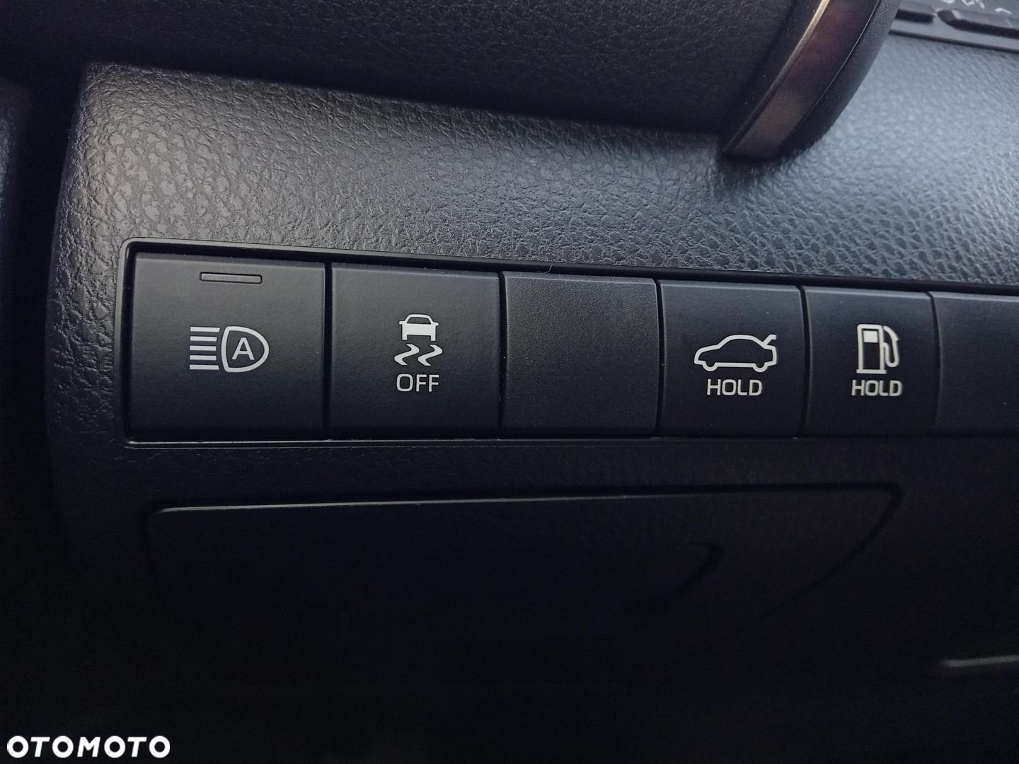 Toyota Camry - 21