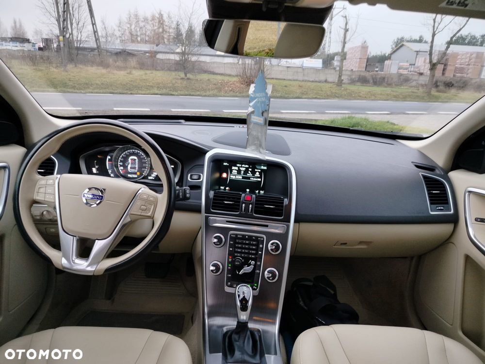 Volvo XC 60 T5 AWD Momentum EU6 - 16