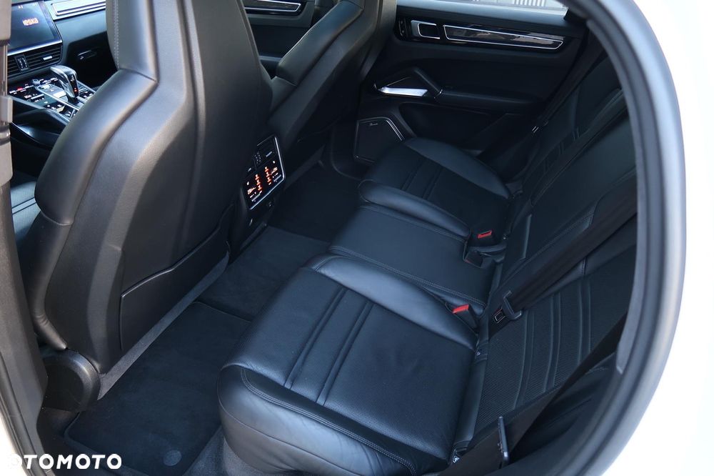 Porsche Cayenne Coupe Turbo - 25