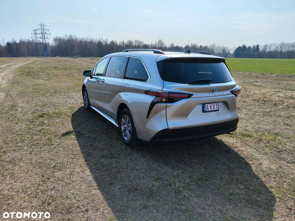 Toyota Sienna - 9