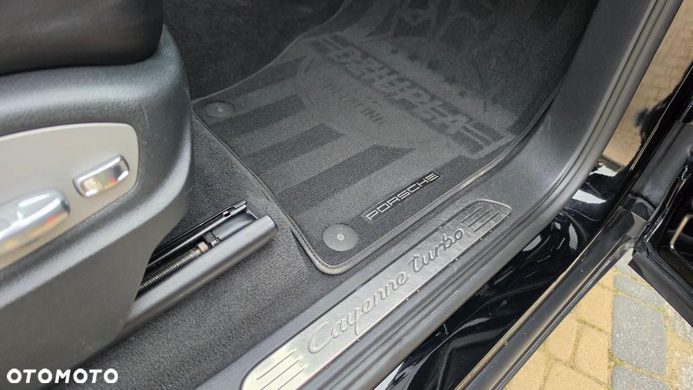 Porsche Cayenne Turbo - 35