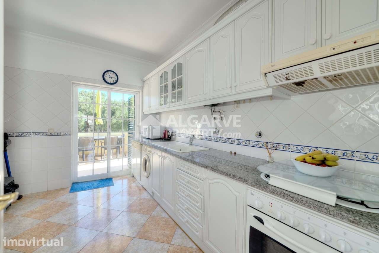 Apartamento T3 Frente ao Golfe com Piscina Comum e Estacionamento | Vi - Grande imagem: 3/27