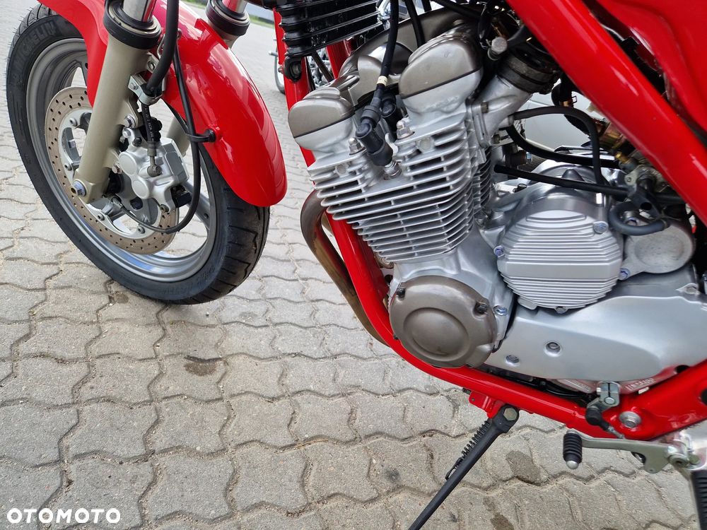 Yamaha XJ - 22