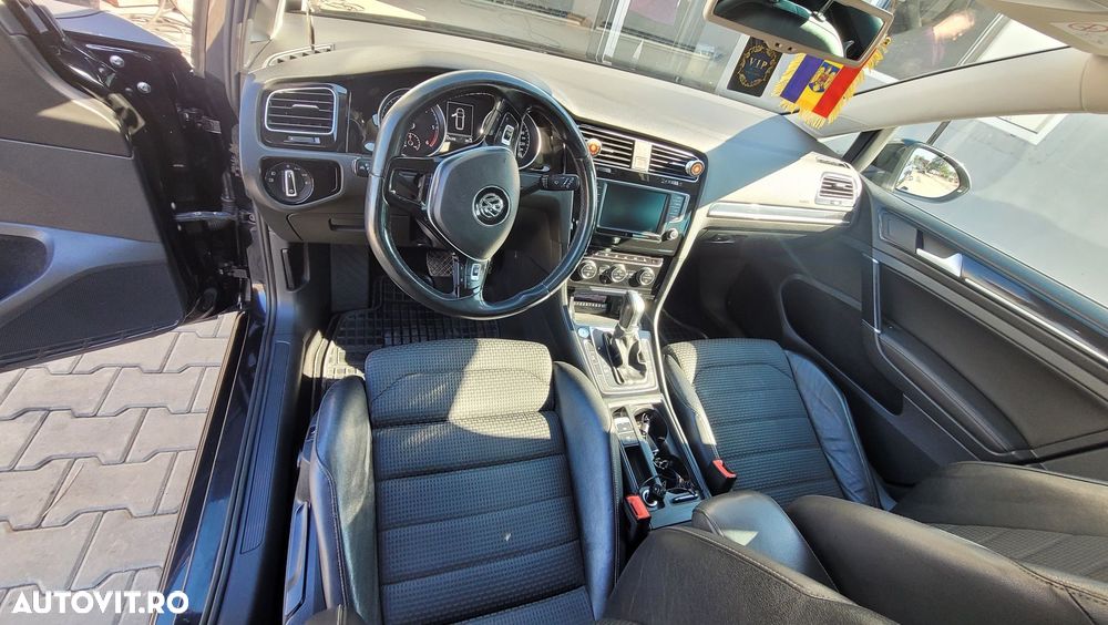 Volkswagen Golf 2.0 TDI DPF DSG Exclusive - 9