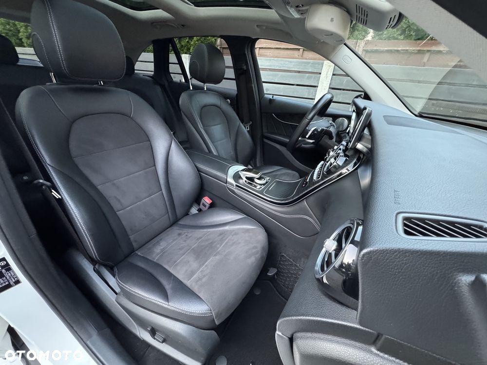 Mercedes-Benz GLC 250 4Matic 9G-TRONIC AMG Line - 29