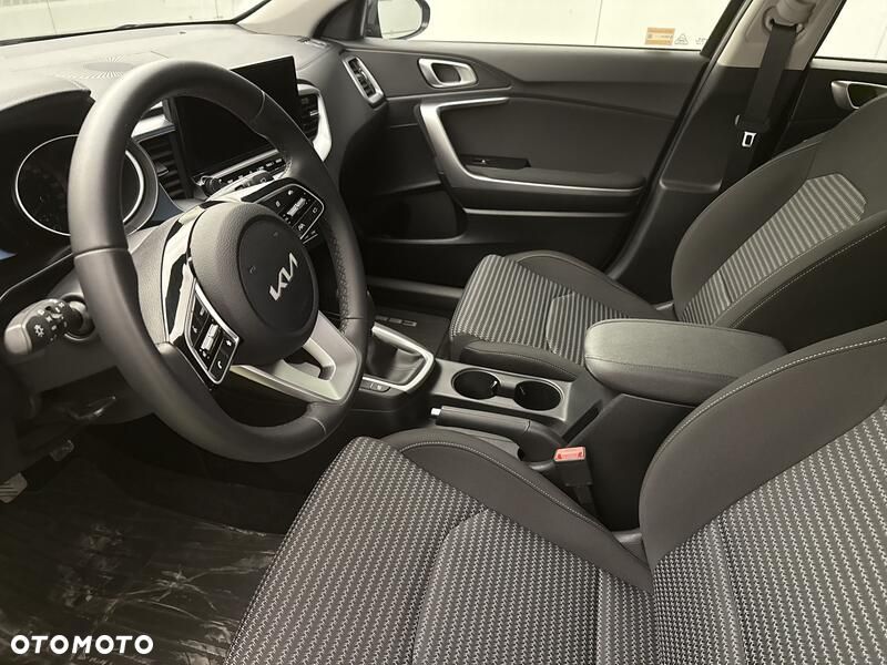 Kia Ceed 1.5 T-GDI M - 11