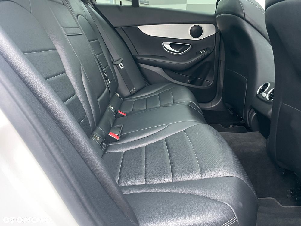 Mercedes-Benz Klasa C 300 7G-TRONIC AMG Line - 15