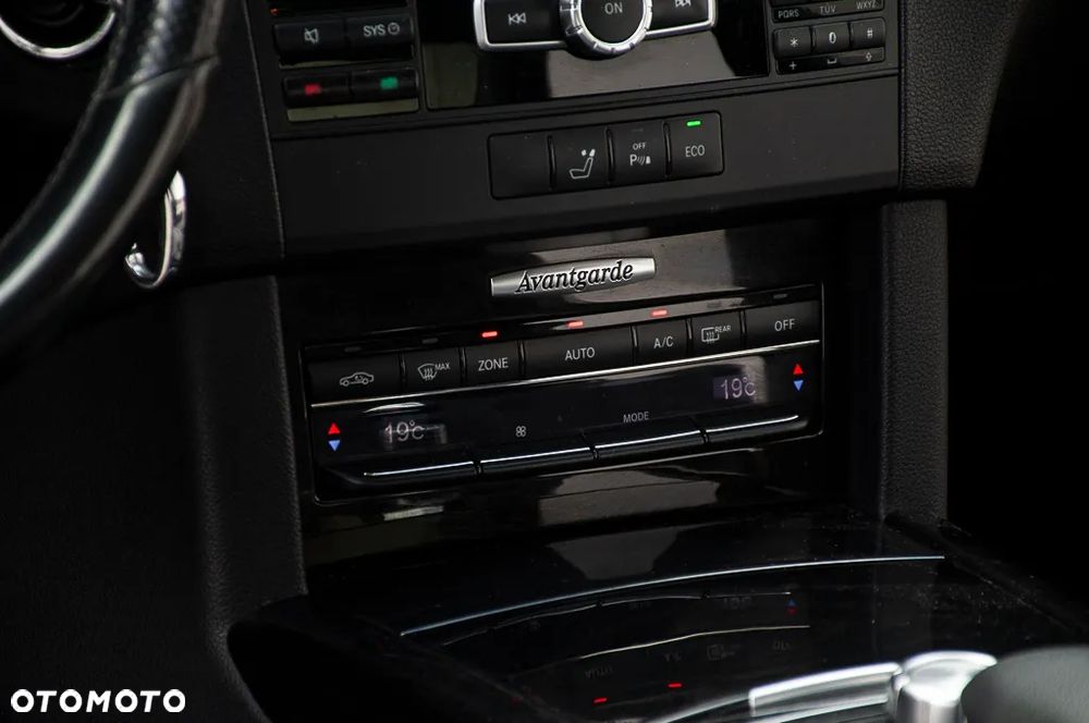 Mercedes-Benz Klasa E 220 BlueTEC 4Matic 7G-TRONIC Avantgarde - 29
