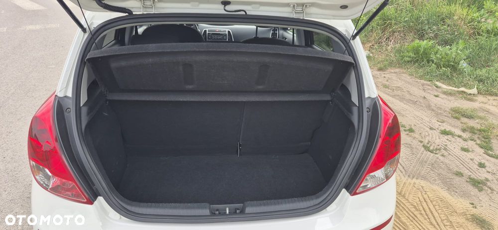 Hyundai i20 1.2 Intro Edition - 16