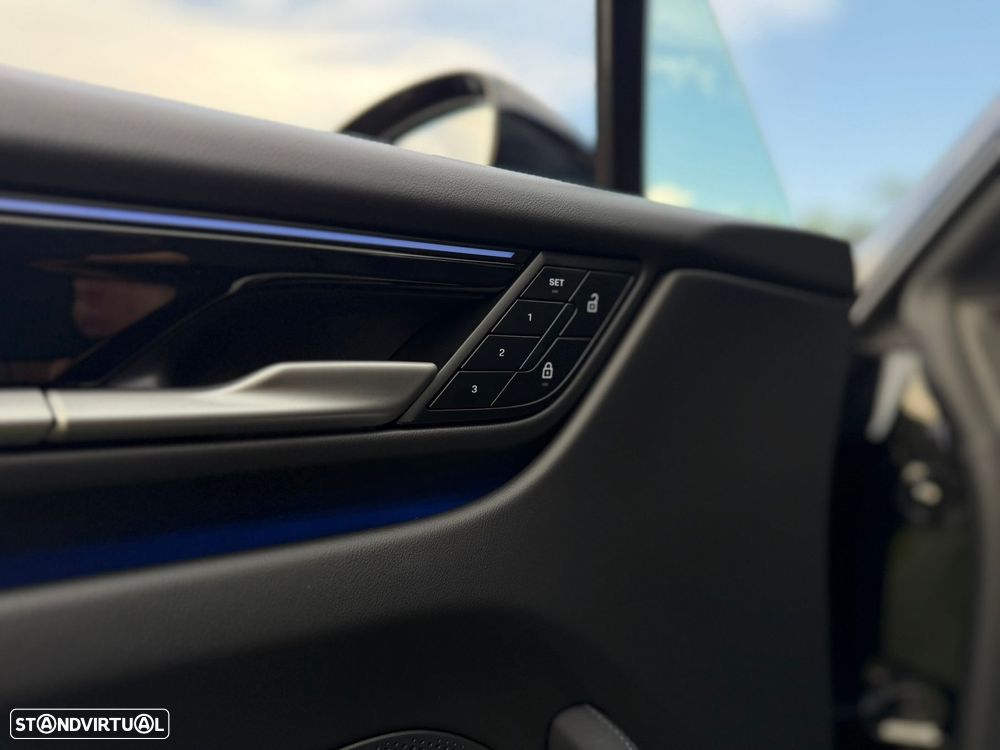 Porsche Macan Electric 4 - 20