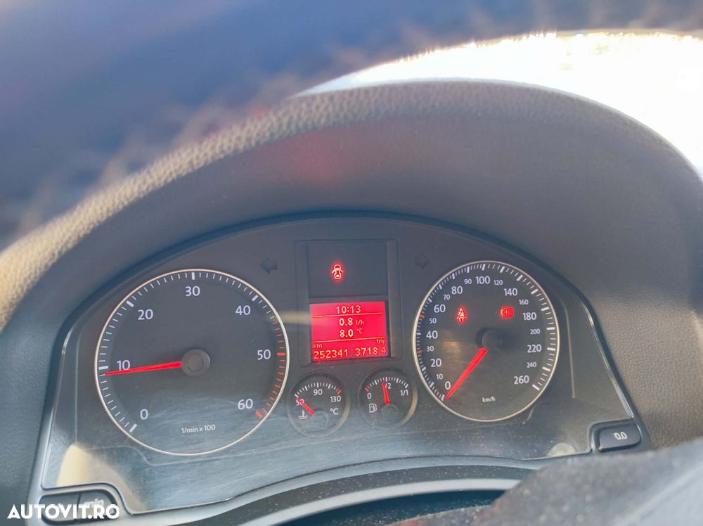 Volkswagen Jetta - 8