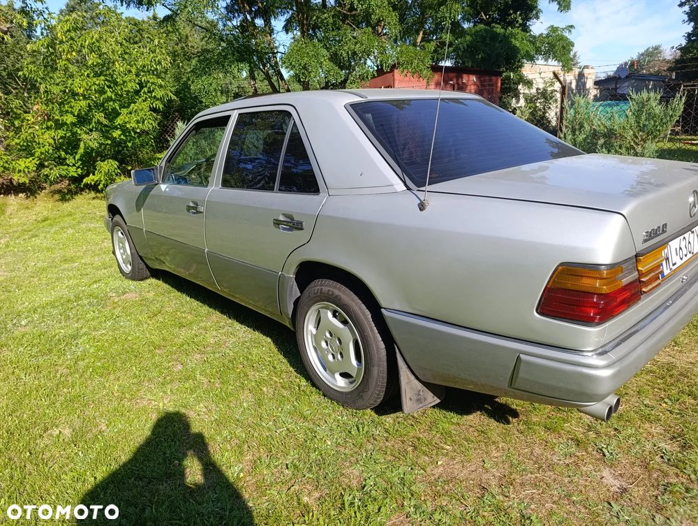 Mercedes-Benz W124 (1984-1993) ver-300-gd - 14