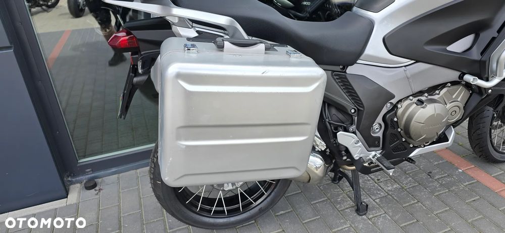 Honda VFR - 19