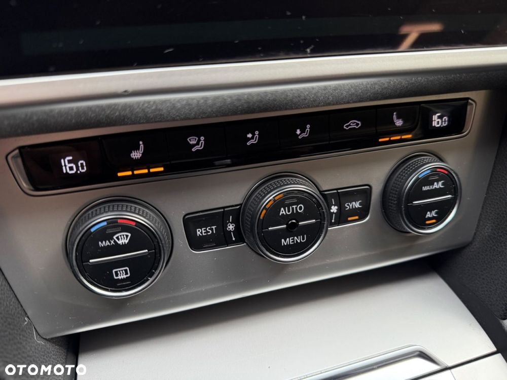 Volkswagen Passat - 31