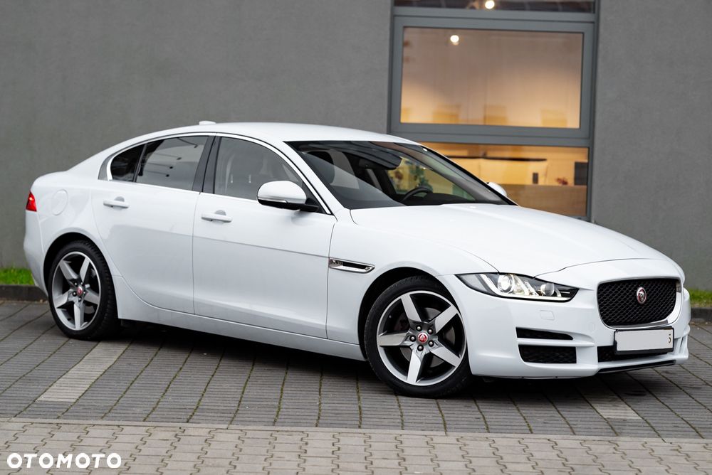 Jaguar XE - 3