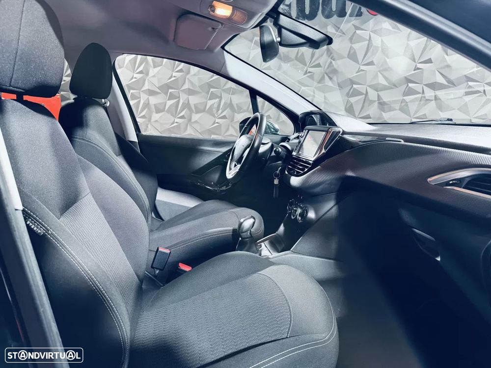 Peugeot 208 1.2 PureTech Style - 18