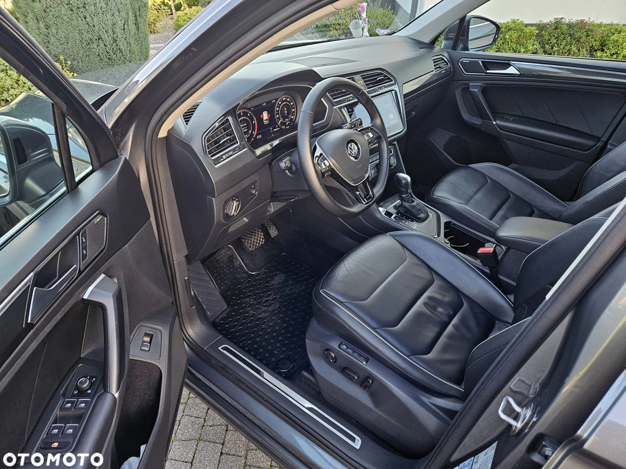 Volkswagen Tiguan - 32
