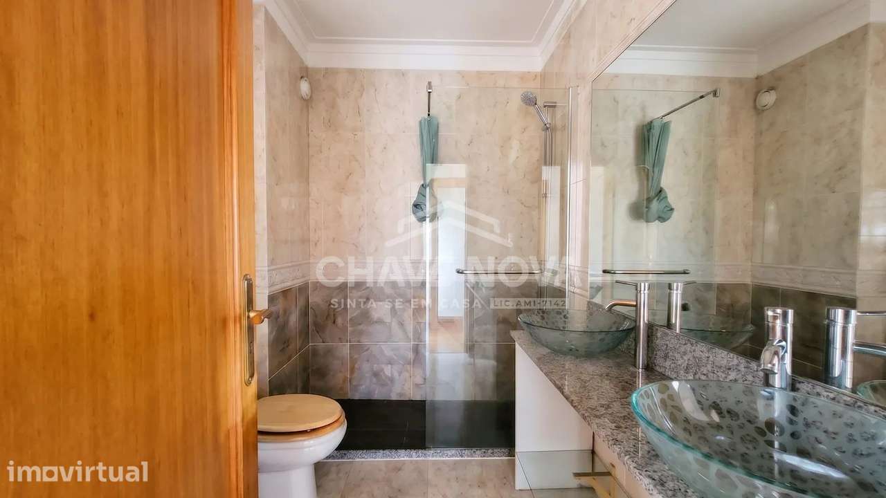 Apartamento T2 c/ Garagem Box em Vilar do Paraíso - Grande imagem: 5/17