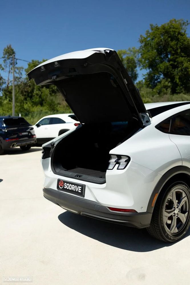 Ford Mustang Mach-E 75.7 kWh Premium AWD - 35