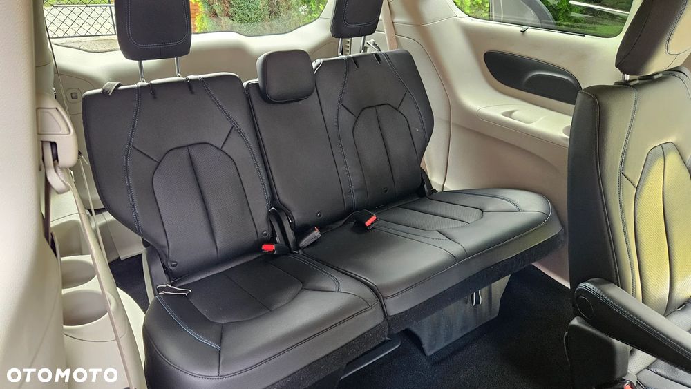 Chrysler Pacifica - 30
